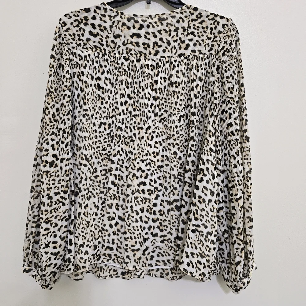 BANANA REPUBLIC size Large Long Sleeve Pleated Animal Print Button Lined‎ Blouse